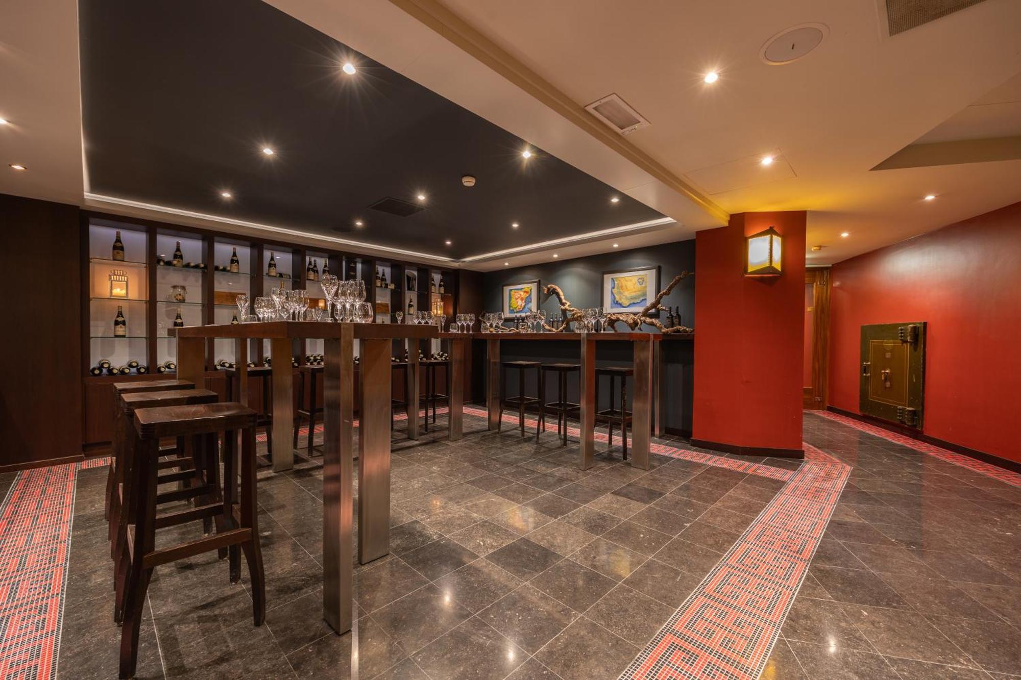 Grand Hotel Amrath Amsterdam Ngoại thất bức ảnh The bar at the 1900