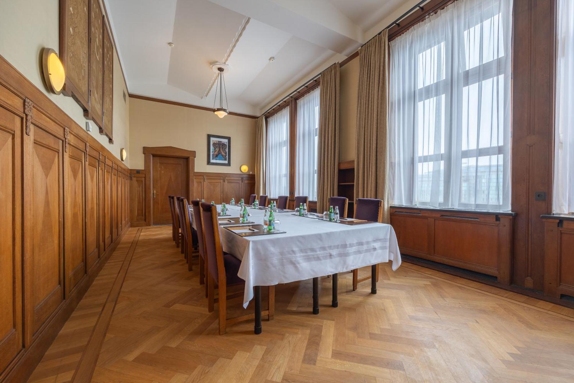 Grand Hotel Amrath Amsterdam Ngoại thất bức ảnh The boardroom of the Swiss National Bank
