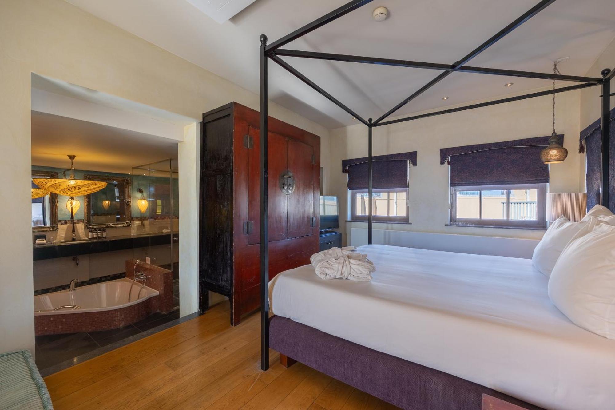 Grand Hotel Amrath Amsterdam Ngoại thất bức ảnh A room at the hotel